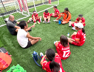 小学生女子サッカーのイメージ2